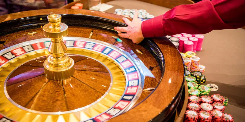 Studio view of a lightning roulette spin at 747LIVE, highlighting real-time multipliers and table layout clarity.